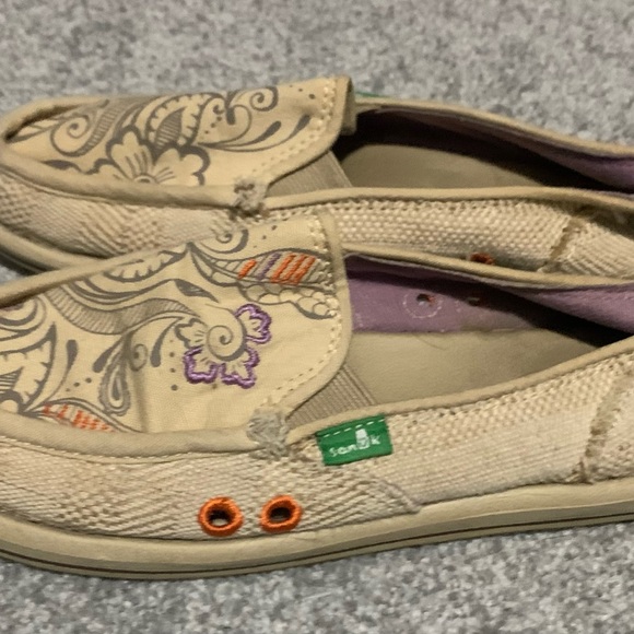 Women’s Sanuk slip on sandals size 6 - Picture 2 of 3